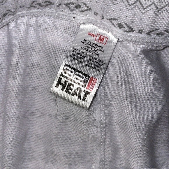 UPDATED-32 degrees Heat Pf set with 2 bottoms & two tops SZ Med white and gray - Picture 6 of 7